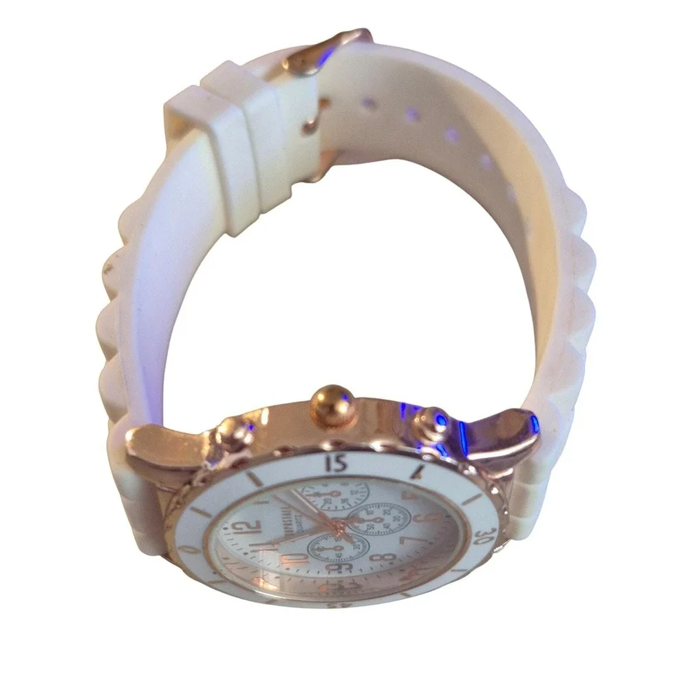 Aeropostale ladies sport watch rose gold tone accents stylish all ages New